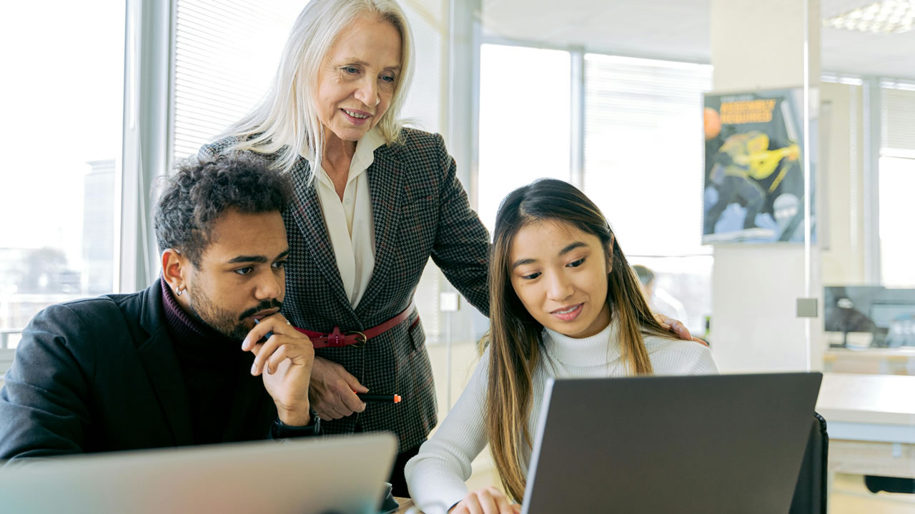 When does the form 2290 tax year start and end?